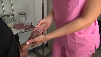 Amateur Nurse Gives Head To Patient In Hd