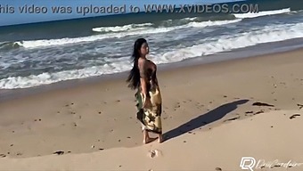 Naughty Girl Fulfills Fan'S Desires For Outdoor Sex Without A Condom
