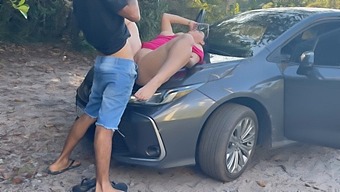 Nikmati Kenikmatan Oral Dari Belakang Dengan Gadis Berpayudara Besar Di Tempat Awam
